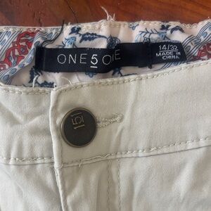 One 5 One Women's Light Tan Shorts size 14